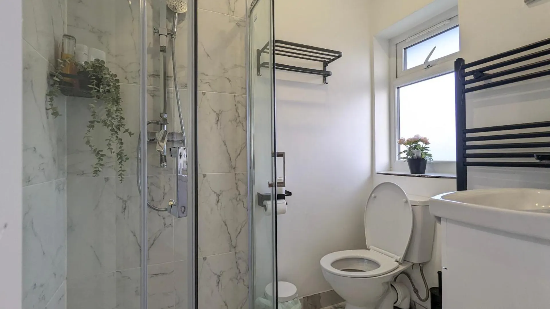 5 Ensuite Bedroom House Near Centre Free Parking York