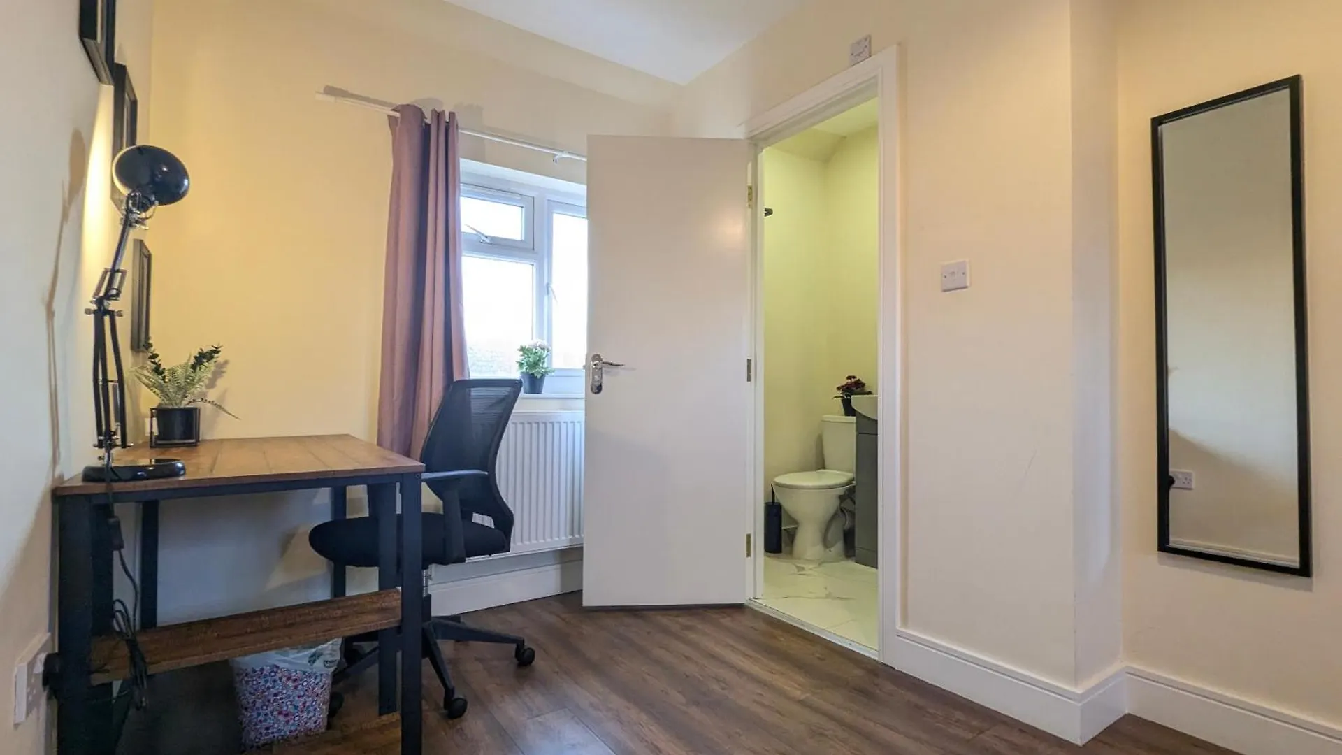 5 Ensuite Bedroom House Near Centre Free Parking York