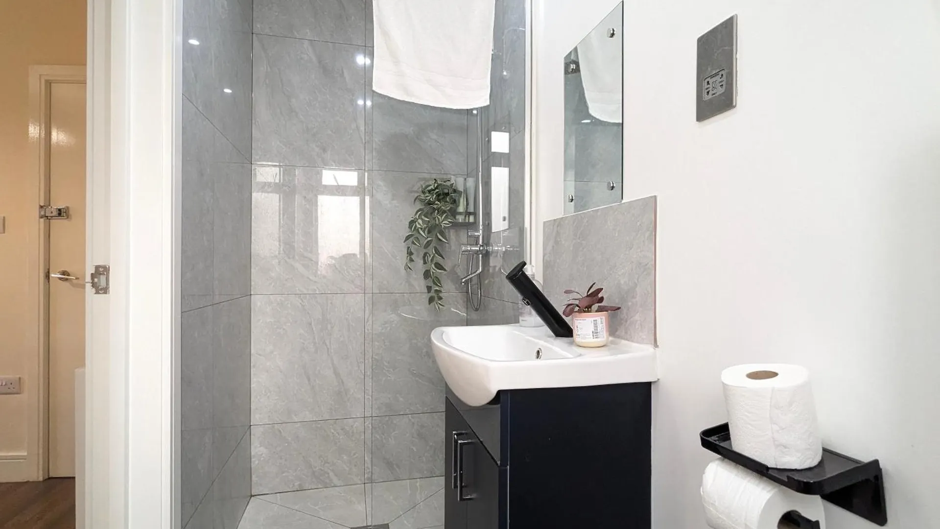 5 Ensuite Bedroom House Near Centre Free Parking ヨーク 別荘