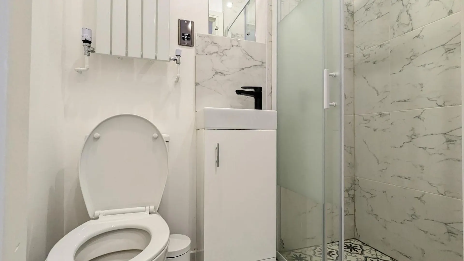 5 Ensuite Bedroom House Near Centre Free Parking York 0*,