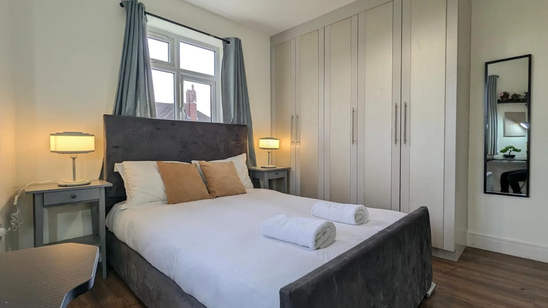 5 Ensuite Bedroom House Near Centre Free Parking York